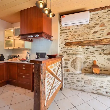 Newly Renovated Fort With Panoramic Landscape View Jacuzzi & Billiard * Leynhac