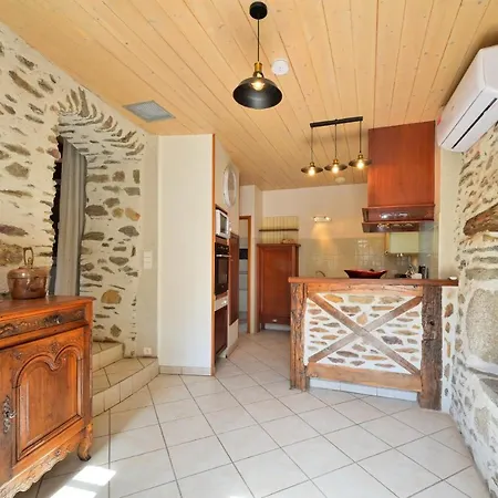 Newly Renovated Fort With Panoramic Landscape View Jacuzzi & Billiard * Leynhac