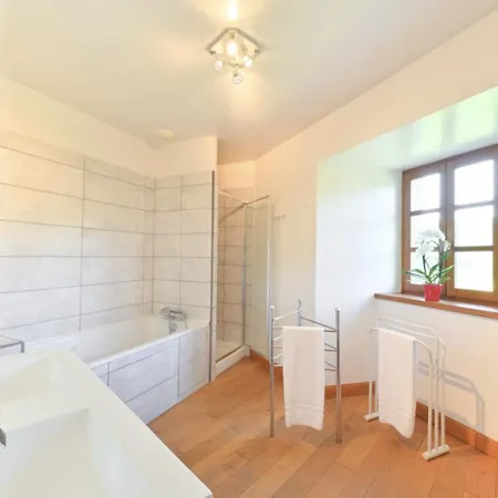 Newly Renovated With Panoramic Landscape View Jacuzzi & Billiard بيت للعطل *
