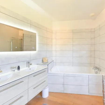 Newly Renovated With Panoramic Landscape View Jacuzzi & Billiard * Leynhac