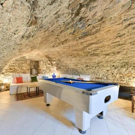 بيت للعطل Newly Renovated With Panoramic Landscape View Jacuzzi & Billiard *